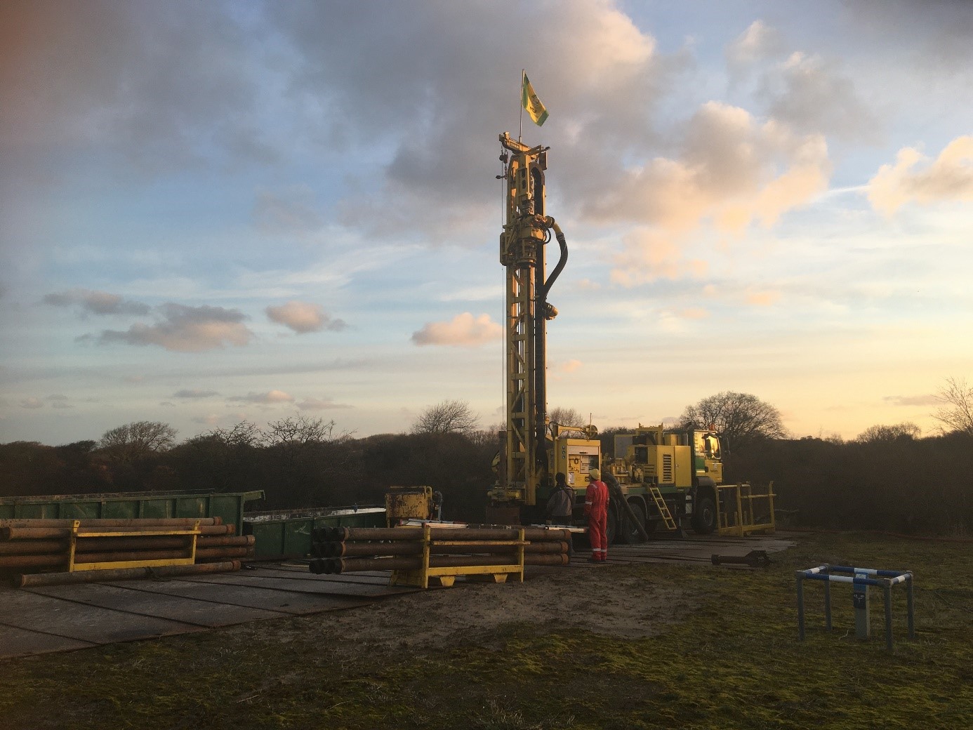 Grondboorbedrijf Haitjema aan het werk in de duinen van Scheveningen.